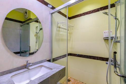 a bathroom with a sink and a mirror at Lisha Roungnakhone Hotel in Vang Vieng