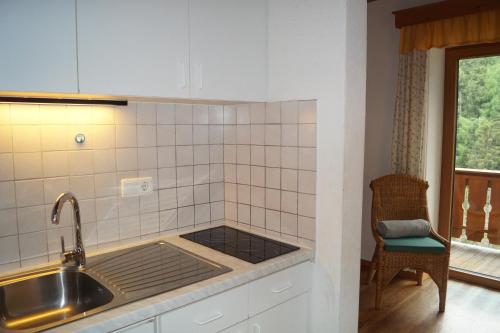 Kuchyňa alebo kuchynka v ubytovaní Thalerhof