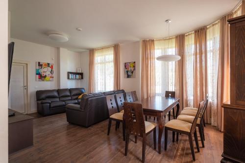 a living room with a table and a couch at KATERINA guest house in Kocherinovo