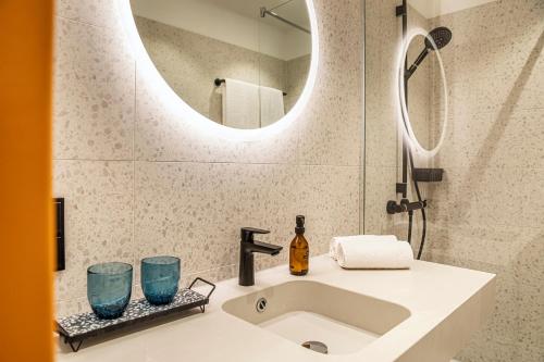 Ванная комната в LOGINN Hotel Köln Airport