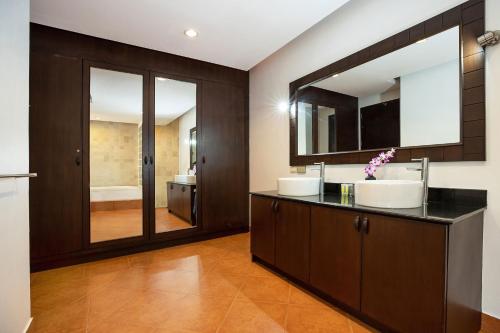 Φωτογραφία από το άλμπουμ του Balinese 3BR Pool Villa Freya, Spacious Courtyard, 70 m from Stay Wellbeing & Lifestyle σε Ban Saiyuan (1)