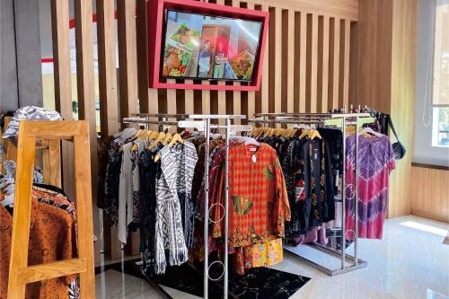 Imagen de la galería de Front One Hotel Airport Solo, en Solo