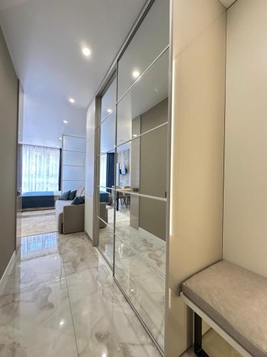 a room with a glass partition with a living room at Сучасні апартаменти в новобудові in Lviv