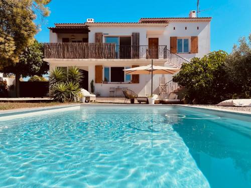 Appartement dans haut de villa