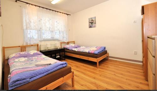 Postel nebo postele na pokoji v ubytování Apartmán HB