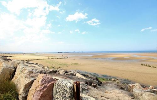 Le Chalet, les pieds dans l'eau