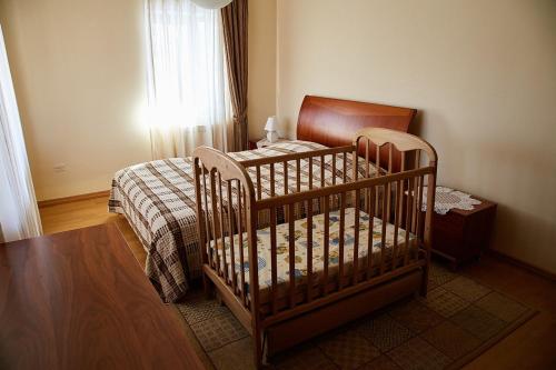 LUXE Villa in Tsaghkadzorにあるベッド