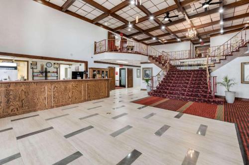 an empty auditorium with a large room with chairs at Econo Lodge Truman Inn in Sedalia