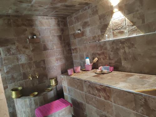Un baño de casa 3arous jabal