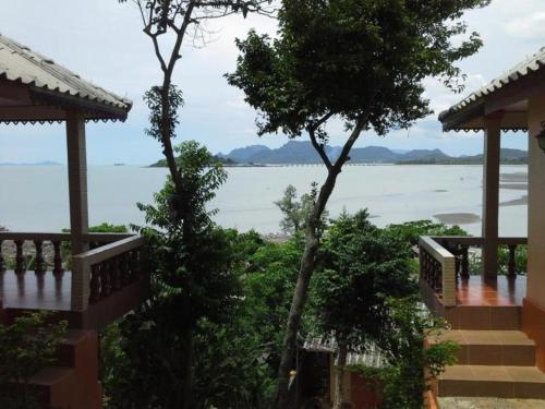 a view of the water from a house at Wanghin Bungalow in Surat Thani
