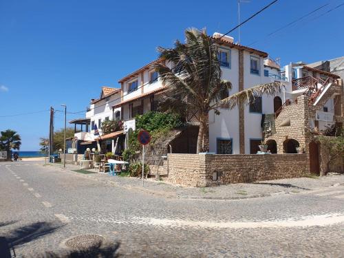 Pensão Alcinda Bettencourt 50 meters to the Beachfront