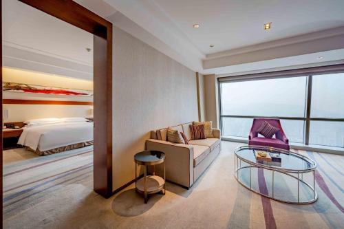 Posezení v ubytování Crowne Plaza Wuxi Taihu by IHG