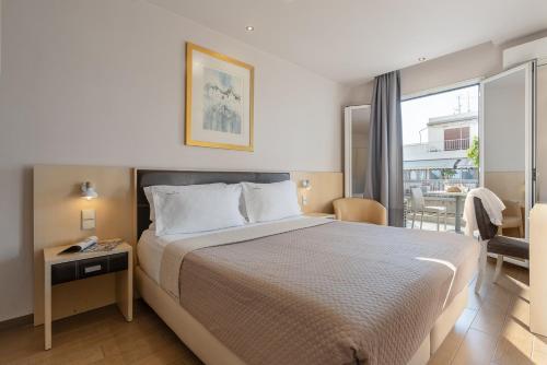 Postel nebo postele na pokoji v ubytování Piraeus City Hotel