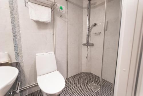 Un baño de Hotel Arthur