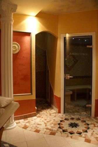 a hallway with a glass door and a tile floor at Hotel Lady Mary in Milano Marittima