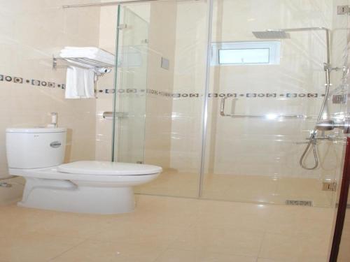 Koupelna v ubytování Tran Vinh Hotel