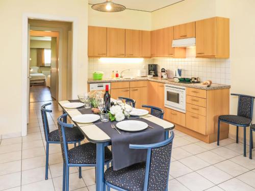 Η κουζίνα ή μικρή κουζίνα στο Apartment Rosablanche C54 by Interhome