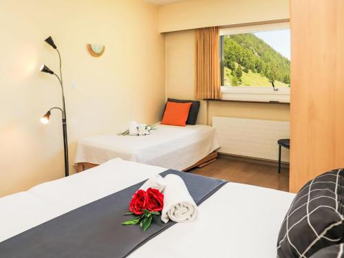 Ένα ή περισσότερα κρεβάτια σε δωμάτιο στο Apartment Rosablanche C54 by Interhome