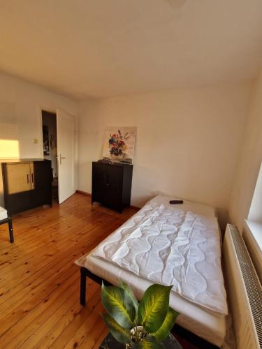 Postel nebo postele na pokoji v ubytování Schöne Wohnung mit 6 Einzelbetten, geeignet für Monteure
