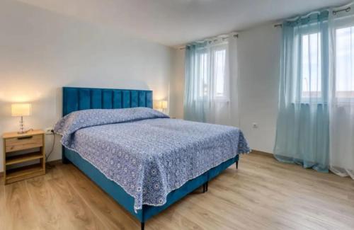 Apartment with sea view