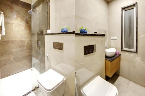 Koupelna v ubytování Hotel Applewood Palace - Near Delhi International Airport With - free Airport Drop