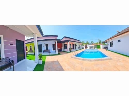 Kolam renang di atau dekat dengan Anzra Kerteh Residence