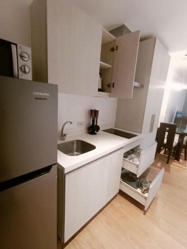 Η κουζίνα ή μικρή κουζίνα στο Acqua PRIVATE Residences
