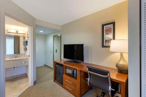 a room with a desk with a television and a chair at Comfort Inn Kennesaw in Kennesaw