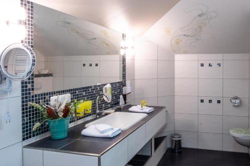 Baðherbergi á Hotel Garni Inselparadies Zingst
