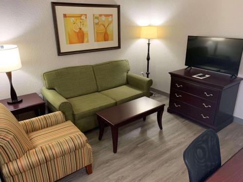 Country Inn & Suites by Radisson, Jacksonville West, FL Image