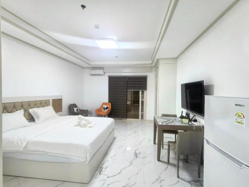 a bedroom with a bed and a desk and a television at OYUSTAY Clark Terrace condo Staycation with 2 beds near airport HANN CASINO in Fort Stotsenburg