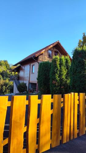 a yellow wooden fence in front of a house at Ruralna kuća za odmor Brezanka, Zagrebačka ulica 21 Gornja Stubica in Gornja Stubica