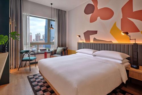 Caption by Hyatt Zhongshan Park Shanghaiにあるベッド