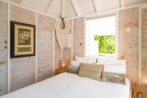 Charming Bungalow in Saint Barthélemy with Shared Pool. photo 2
