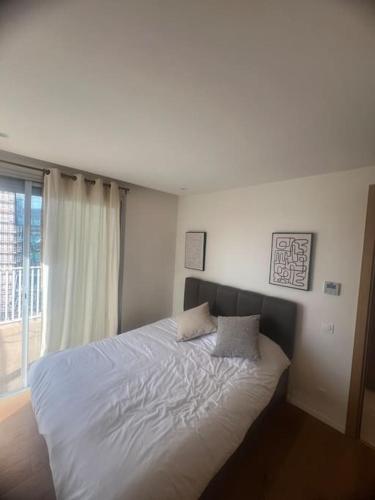 Кровать или кровати в номере Beautiful Casablanca finance city Apartment