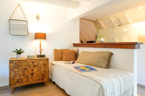 Romantic Bungalow near Beach with Shared Pool photo 2