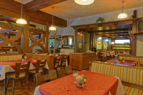 Restaurace v ubytování Moselstern Hotel Zum guten Onkel