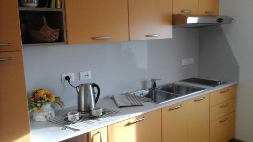 Dapur atau dapur kecil di Casa Via Castelmonte