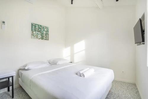 Ένα ή περισσότερα κρεβάτια σε δωμάτιο στο 3CAPU4EM Cosy T2 avec terrasse refait à neuf - Noaille