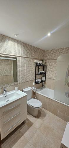 ACOGEDOR APARTAMENTO CON TERRAZA Y VISTAS AL JARDIN