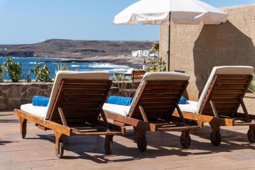Villa El Olivo - first line with direct access to the beach