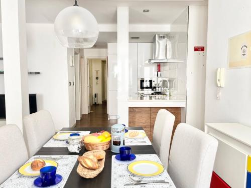 a dining room with a table with food on it at PicaPau 59105AL in Lisbon