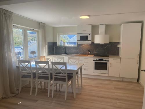 Kuchyň nebo kuchyňský kout v ubytování Trælvik Huset A