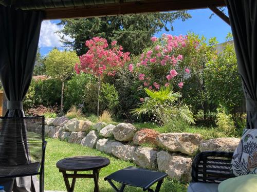 Zahrada ubytování Maison élégante à Bouc-Bel-Air avec piscine privée