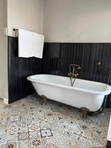 Gallery image of Serene Suite On The Dam in Hartbeespoort
