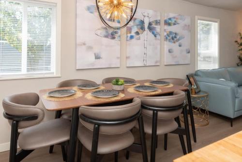 a dining room with a table and chairs at Dragonfly Beach Retreat in Grayland
