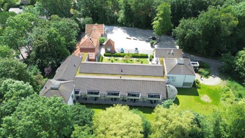 an aerial view of a large house with a yard at Hotel Heemskerk in Heemskerk