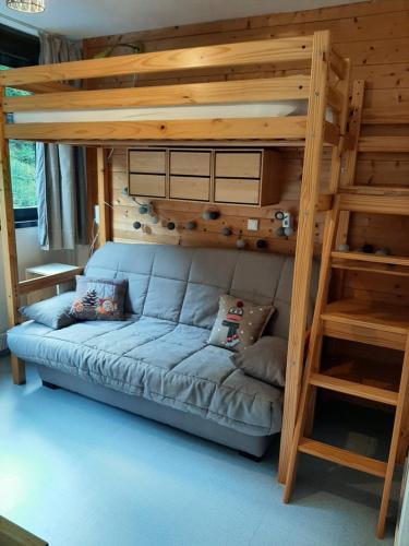 Postel nebo postele na pokoji v ubytování Studio 19 m2 à louer au Mont-Dore