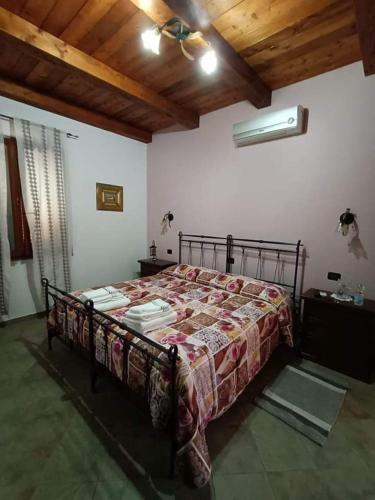Un ou plusieurs lits dans un hébergement de l'établissement B&B funtanadetalia