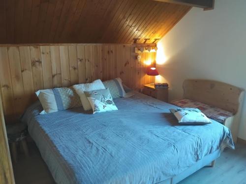 Ένα ή περισσότερα κρεβάτια σε δωμάτιο στο Le Chalet